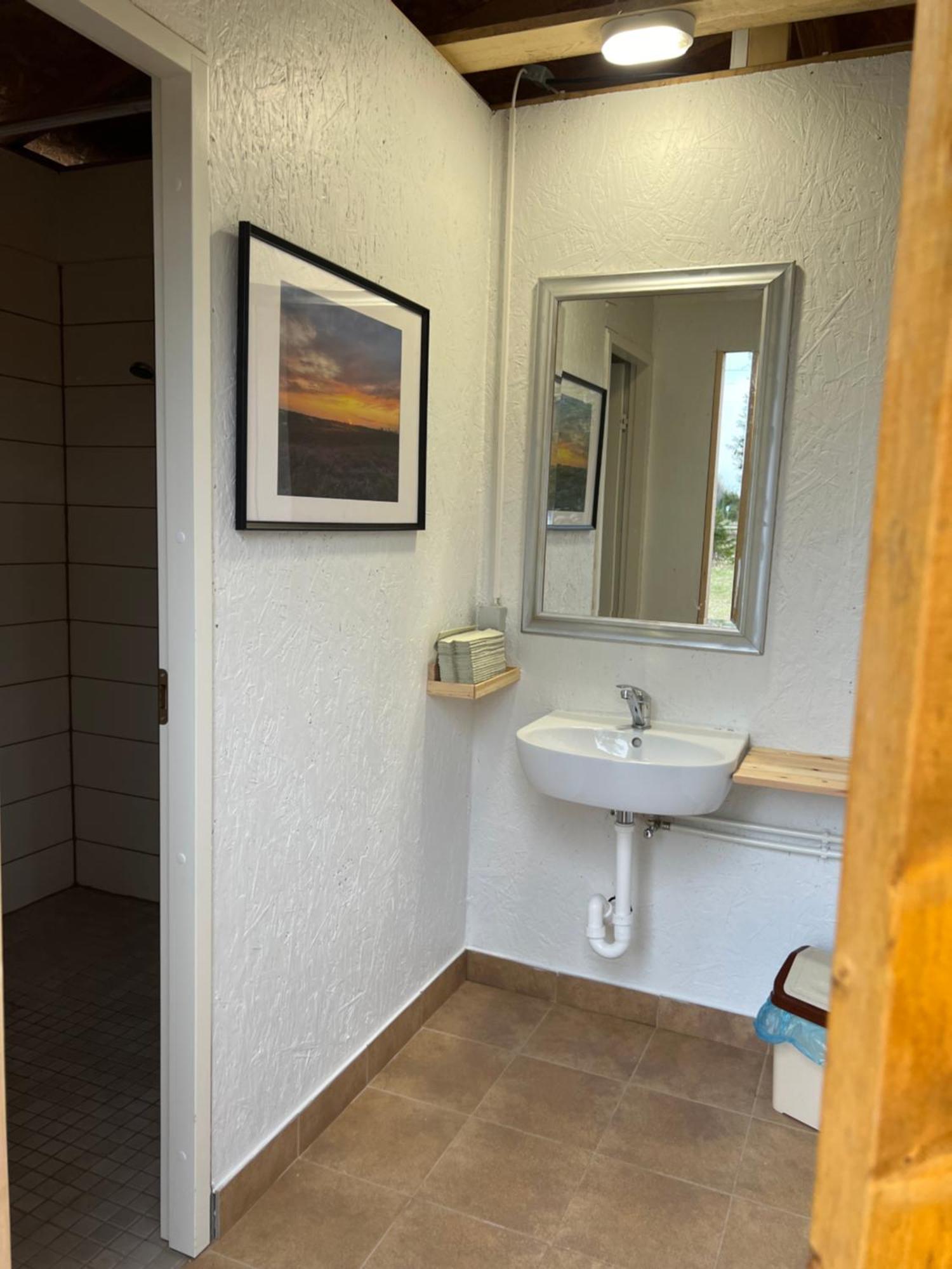 Marika Puhkekuela - Metsanurga Oeoemaja "Shared Bathroom" Nova Exterior foto